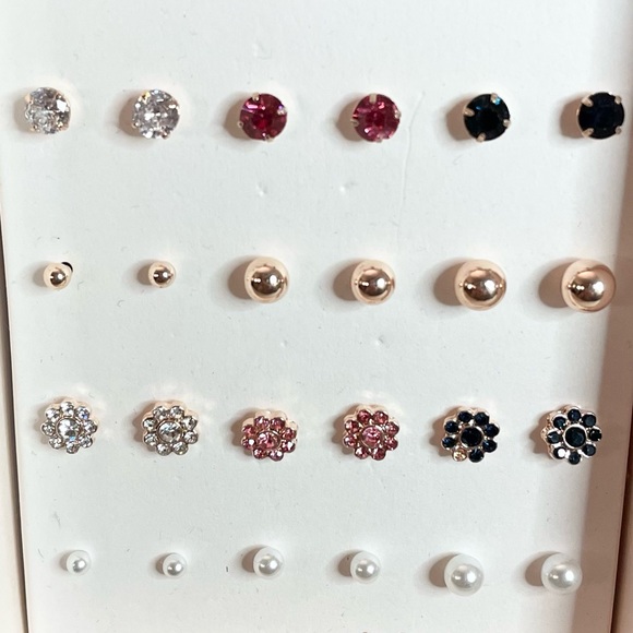 NWT LC Lauren Conrad, pearl, pink and black flowers studs 12 pairs included - Picture 4 of 4
